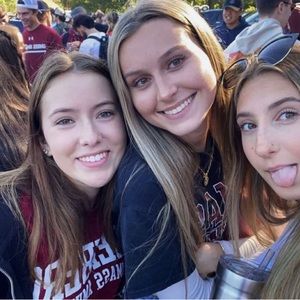 Meet your Posher, Ella